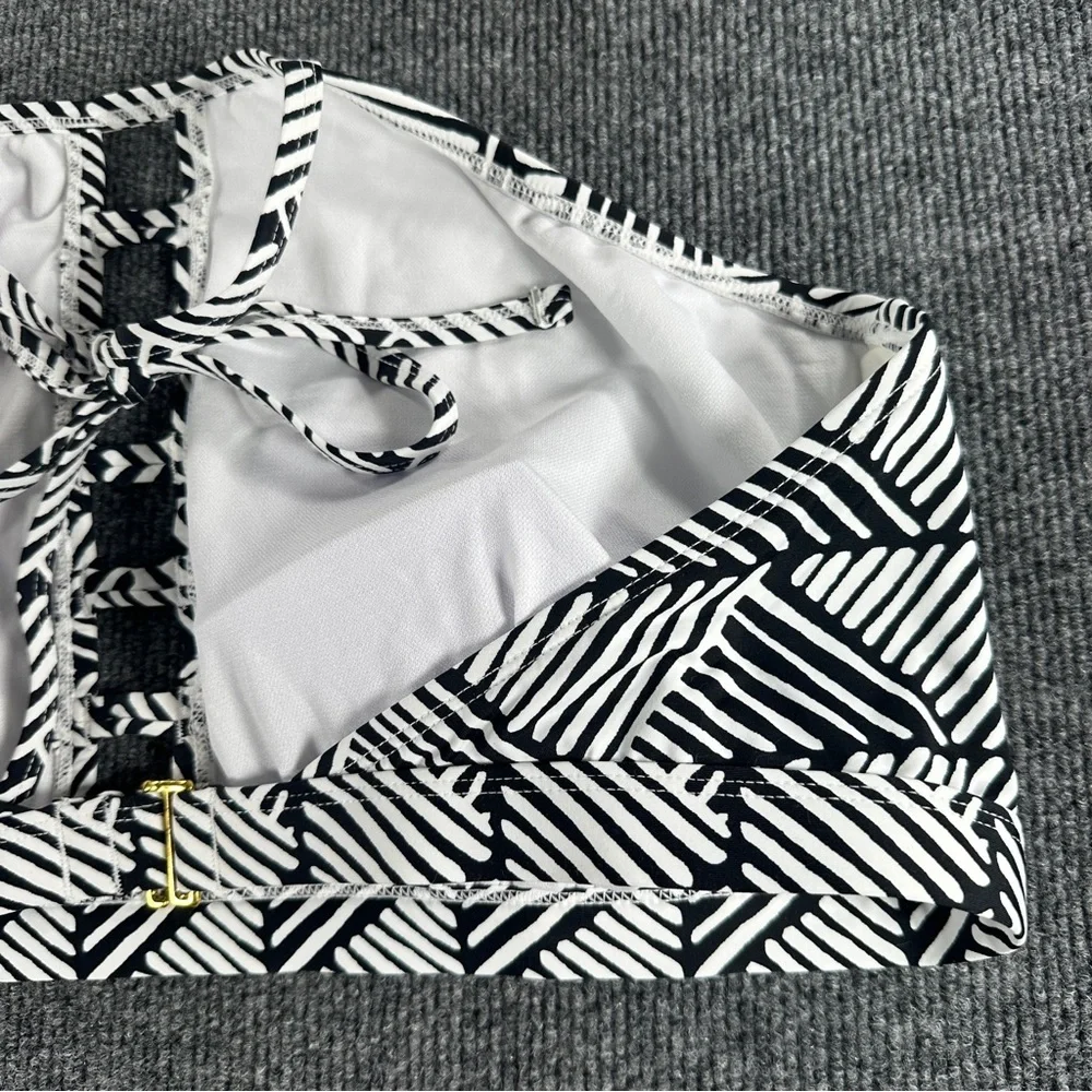 NEW‎ Mynah Geometric Black and White Clasp Back Bikini Top - Picture 8 of 8
